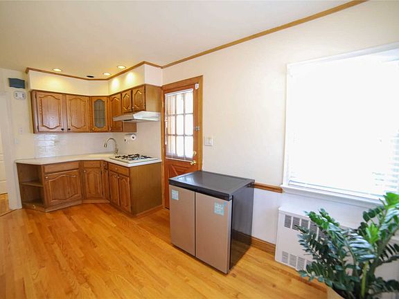 3rd image of 80-12 257th St