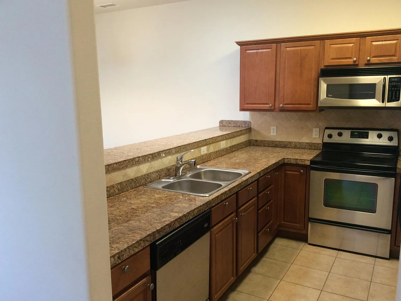 3 bed, 1400 sqft, $1,950 — Photo 4