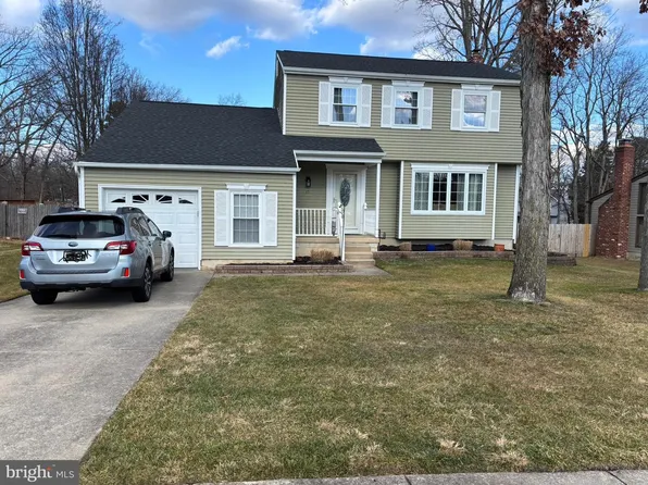 17 Sturbridge Dr, Sicklerville, NJ 08081