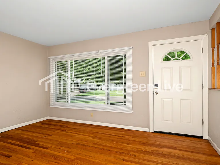 110 Saint Daniel Ln — Photo 5