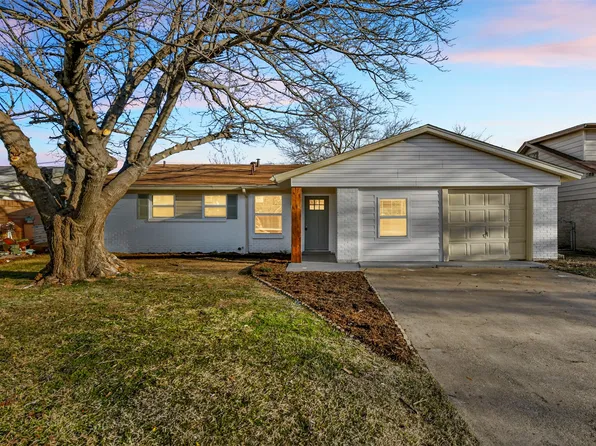 236 NE Taylor St, Burleson, TX 76028