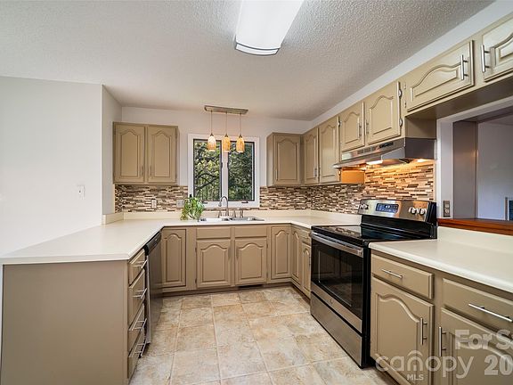 5th image of 305 Piney Mountain Dr APT J1