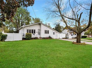 9 Par Ln S, Brentwood, NY 11717
