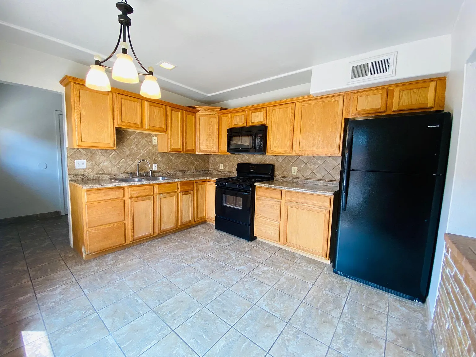 3 bed, 1473 sqft, $1,300 — Photo 2