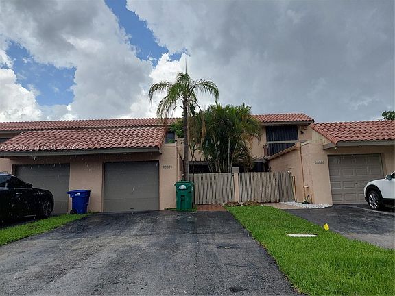 3rd image of 20571 NE 6th Ct #20571