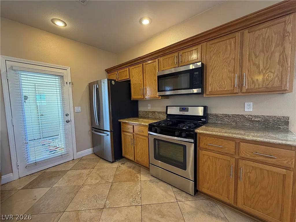 2 bed, 2.0 bath, 1263 sqft, $1,800 — Photo 4