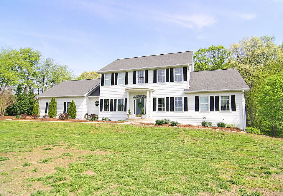 1st image of 320 Tara Ln