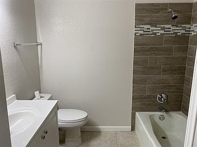 4th image of 1673 Continental Dr