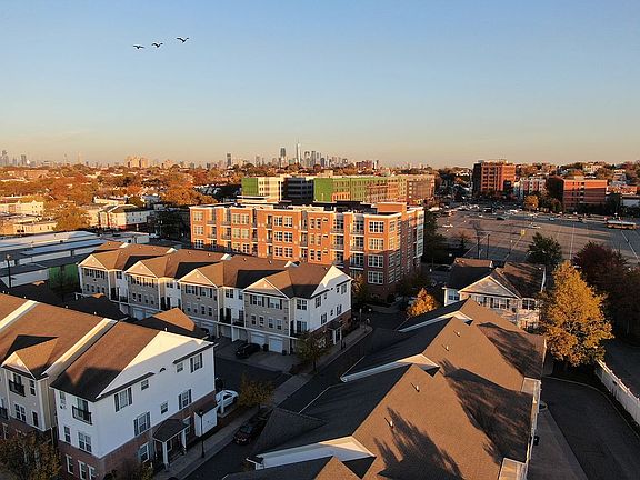 5th image of 55 Mallory Ave #50