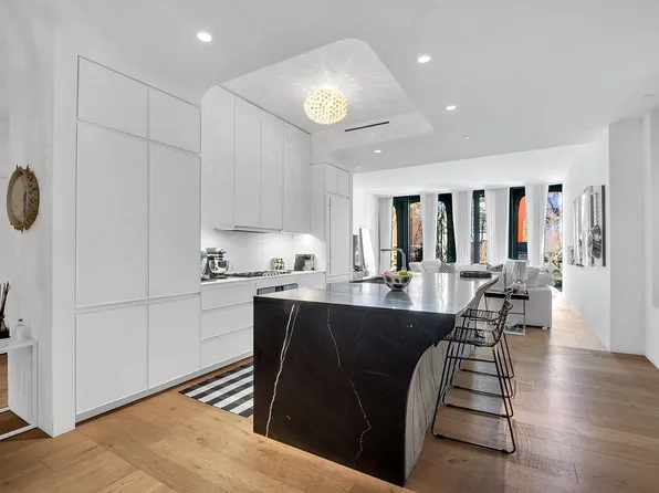 325 W Broadway APT 2A, New York, NY 10013