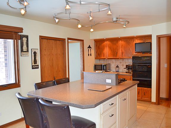 2nd image of 1405 Cherrywood Ln