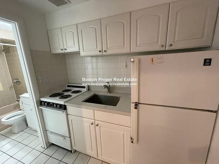 49 Gloucester St #1 — Photo 5