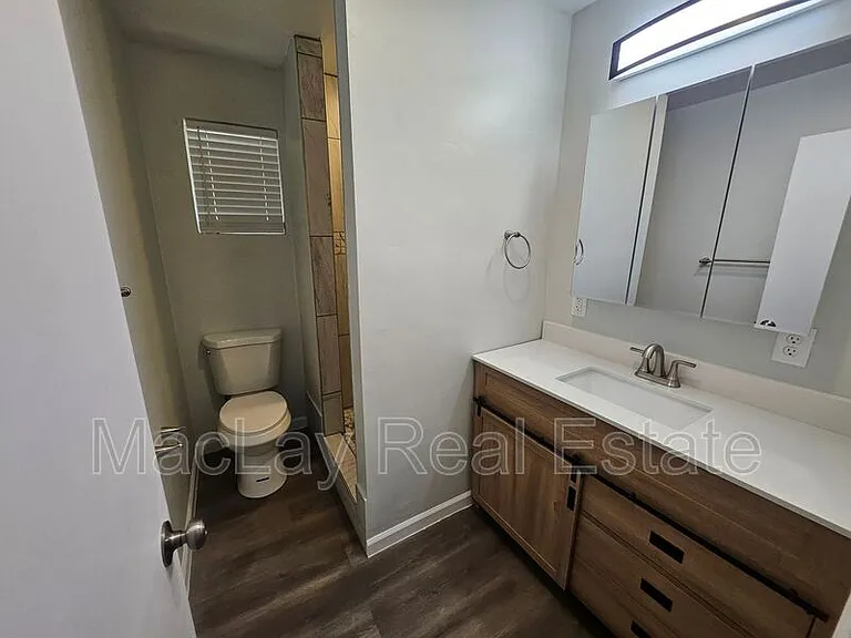 524 W 3rd Pl — Photo 12