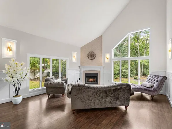 209 Shady Knoll Ln, Galloway, NJ 08205