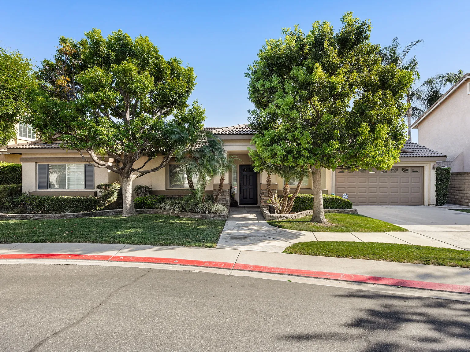 3 bed, 1275 sqft, $3,700 — Photo 1