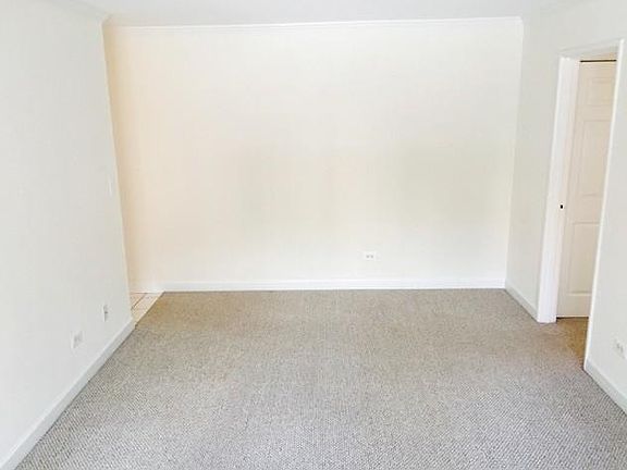 5th image of 5425 N Winthrop Ave #206
