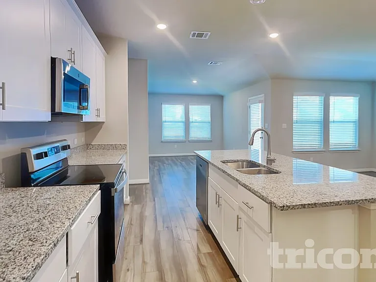 13661 Paxton Blvd — Photo 5