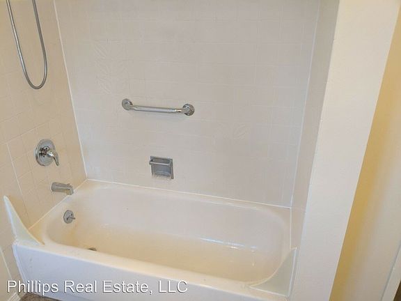 5th image of 625 N 130th St APT 302