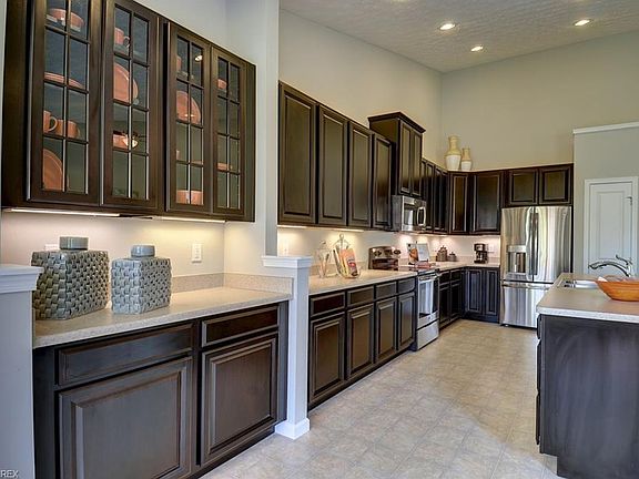 3rd image of 1230 Hall Way