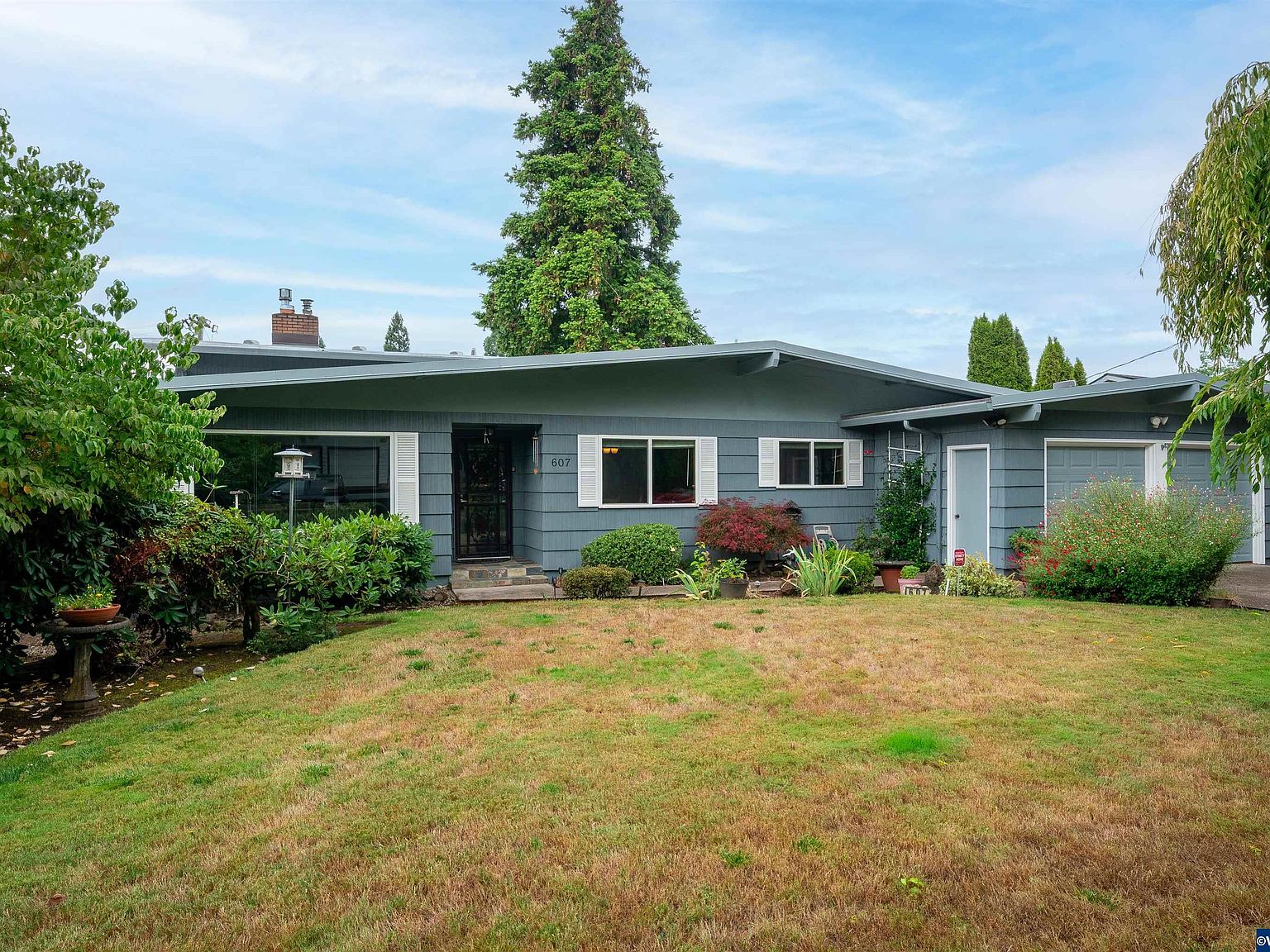 607 Meadowlawn Dr SE