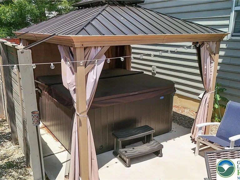 1052 Kingston Ln — Photo 10