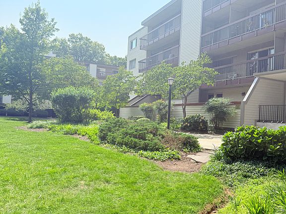 2nd image of 7420 Lakeview Dr APT 410