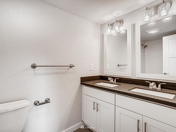 primary attached bath with undermount double sinks