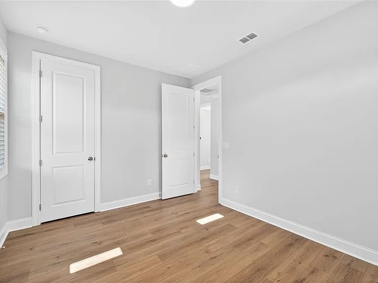 491 Pearl St — Photo 20