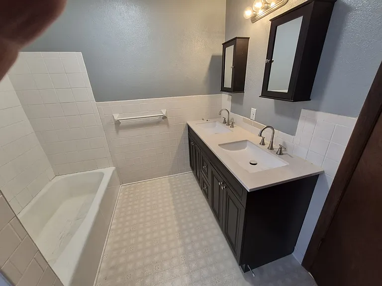 2712 Wesley St — Photo 6