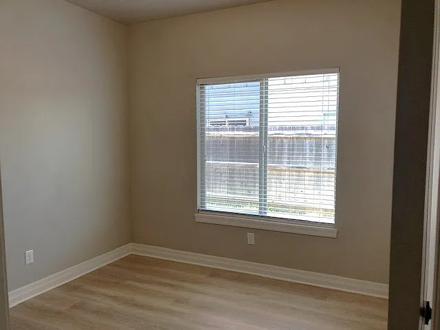 2750 E 45th Ct N — Photo 4