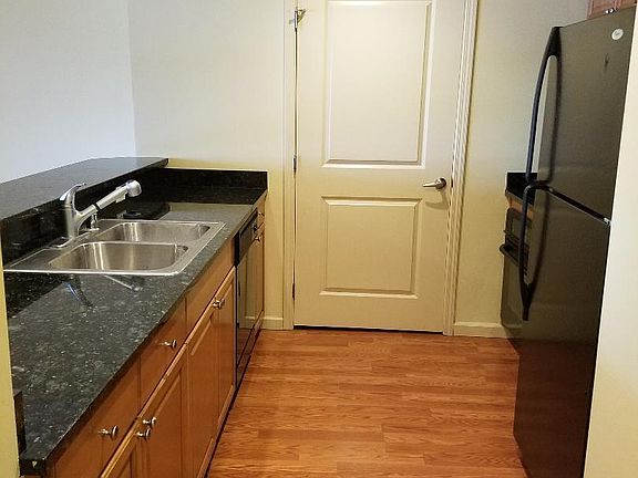 3rd image of 975 N Lincoln St #11E-N