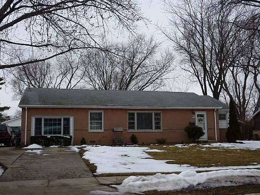 1st image of 80 N Des Plaines Ln
