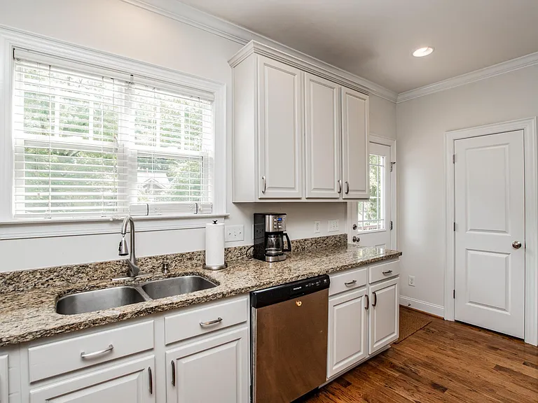 315 Woodvale Pl — Photo 11