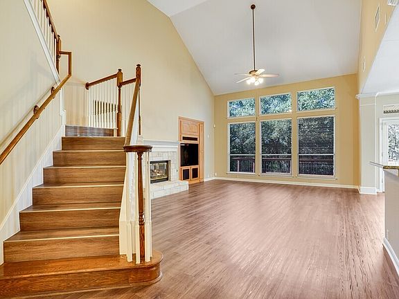 4th image of 10612 Thoroughbred Dr