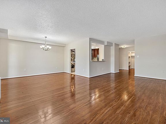 3rd image of 3701 S George Mason Dr Unit 206N