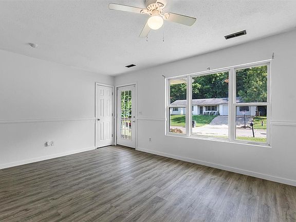 4th image of 45 Green Acres St