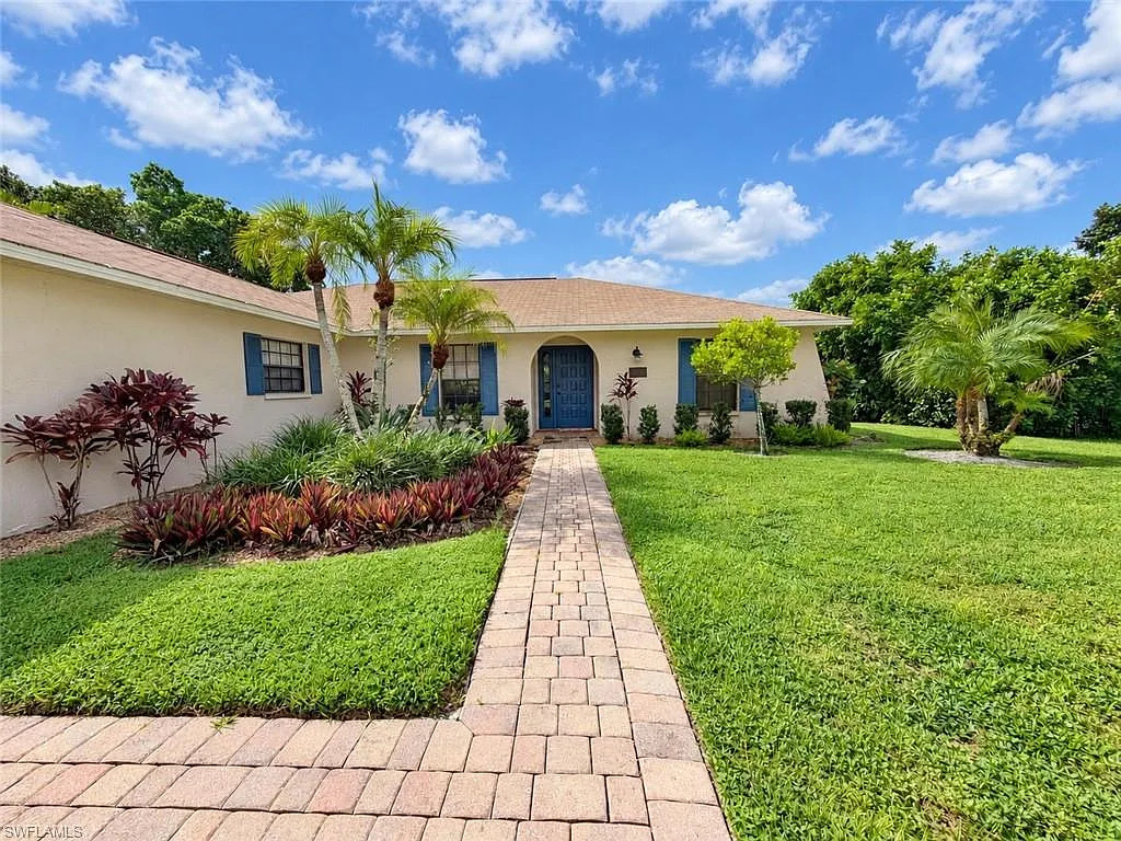 3 bed, 2.0 bath, 1430 sqft, $3,995 — Photo 3