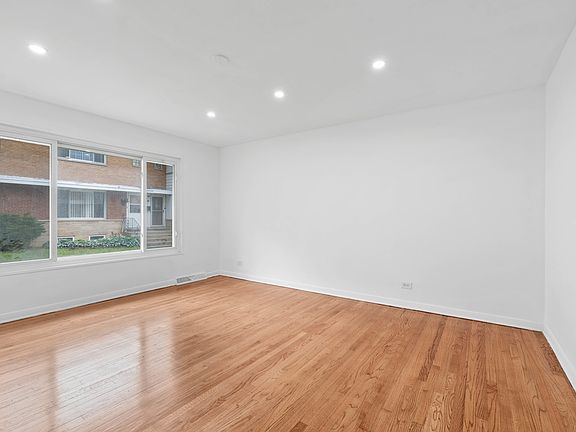 4th image of 4864 Carol St #B