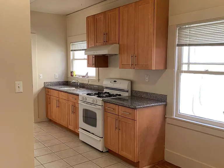 1522 Oxford St #1522 — Photo 4