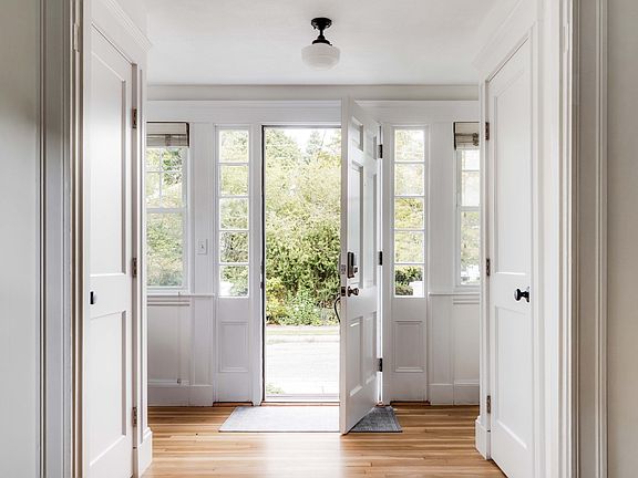 3rd image of 30 Gilbert St