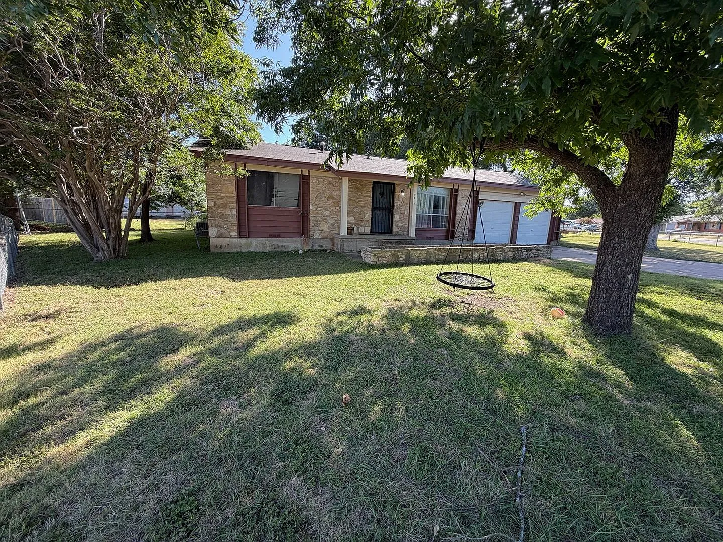 3 Bdrm Home in Copperas Cove on a Corner Lot — Photo 3