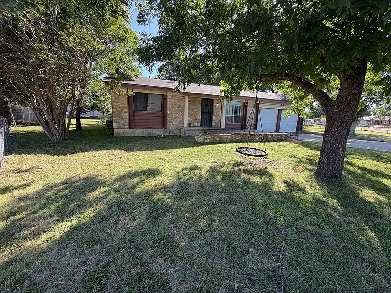 2812 Live Oak Dr — Photo 3