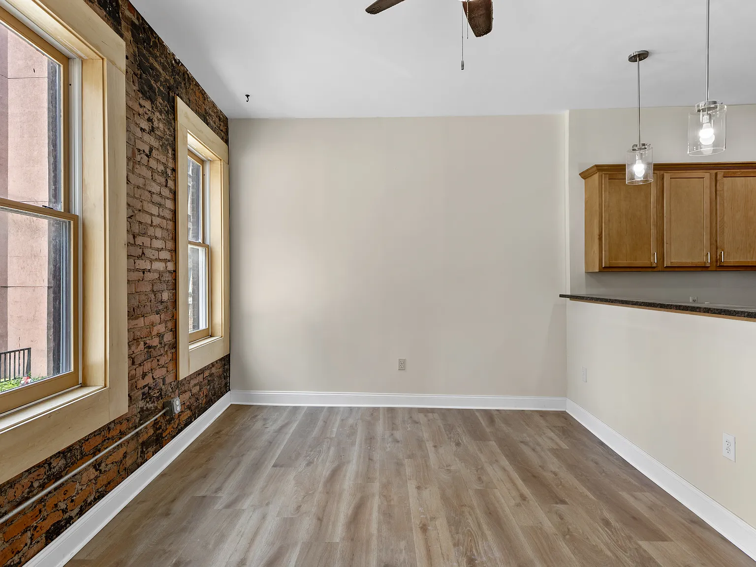 1 bed, 1.5 bath, 900 sqft, $1,900 — Photo 2
