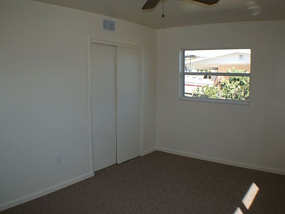 5th image of 327 Harbor Dr