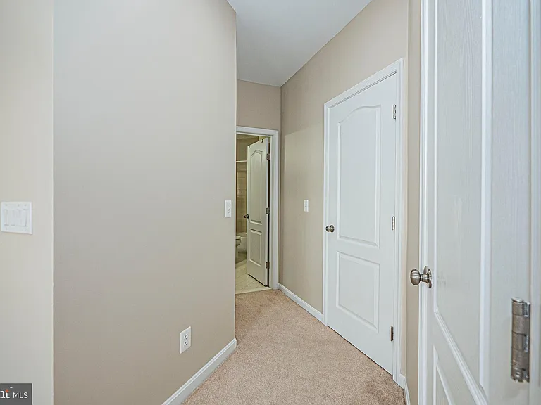 24680 Byrne Meadow Sq — Photo 18