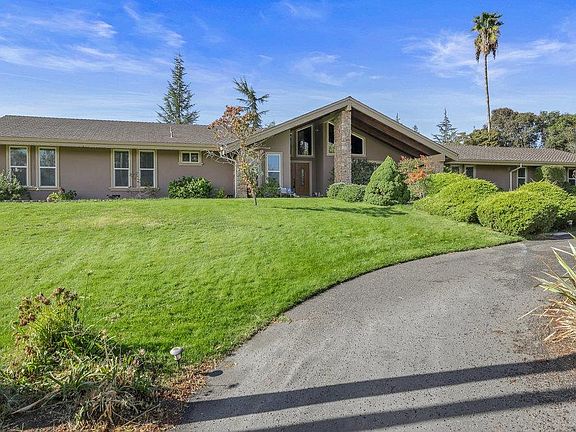 3rd image of 8812 N Oaks Dr