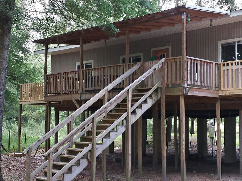 1st image of 366 NE Suwannee River Dr