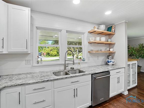 4th image of 2715 Goldenrod Ln