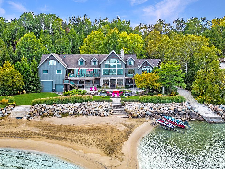 1st image of 183 Lake Dr