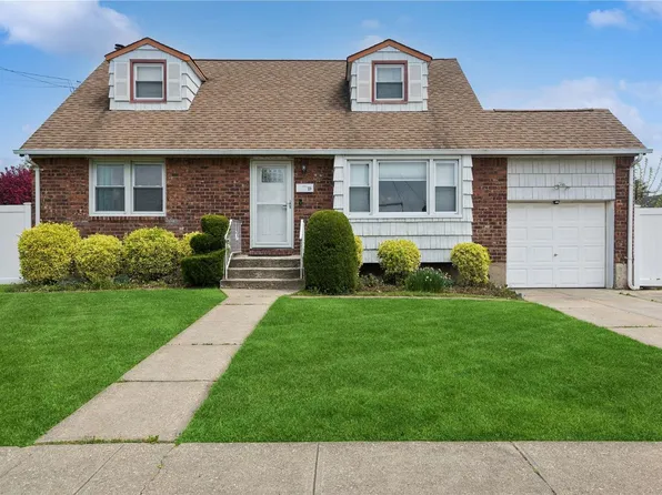 19 Powell Street, Farmingdale, NY 11735